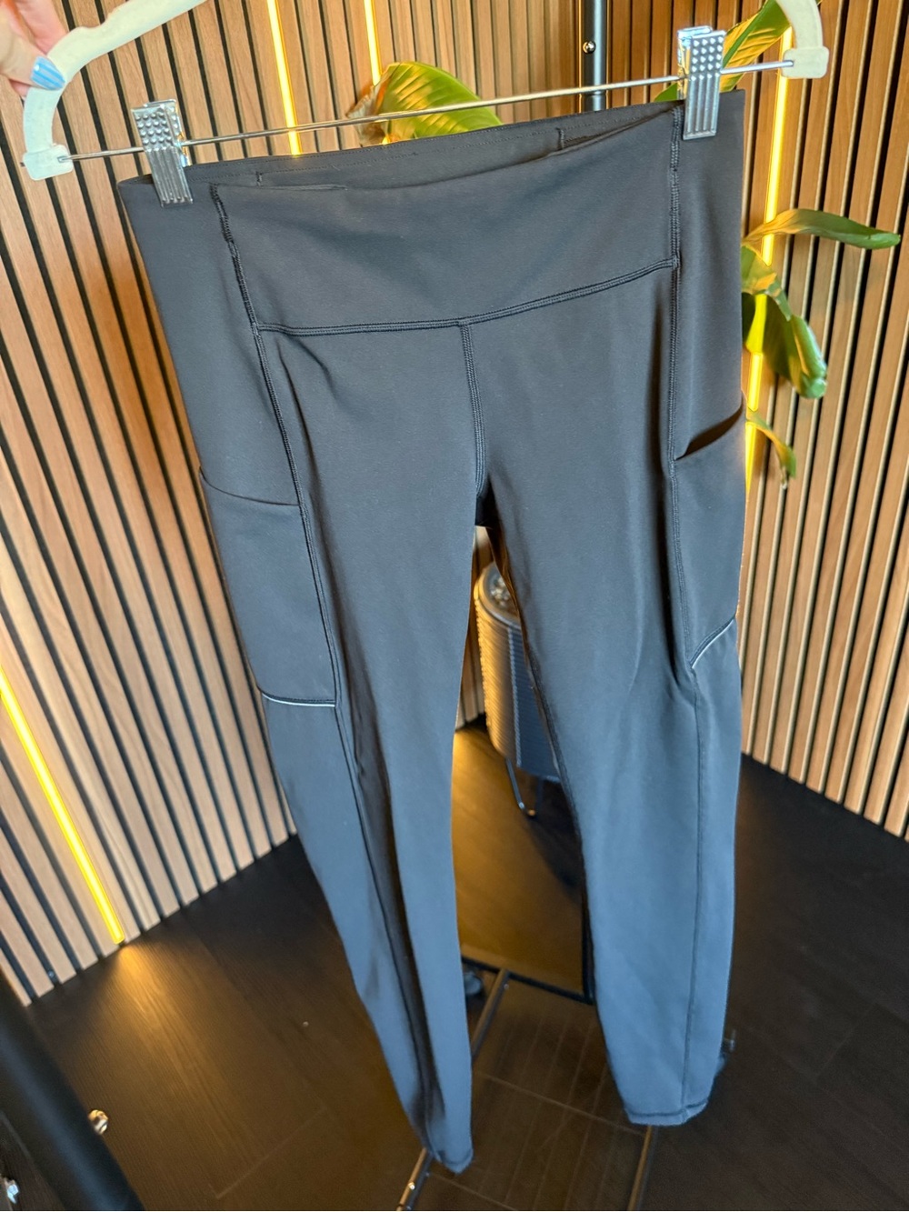 Lululemon High-Waist Black Active Leggings with Side Pockets Size 6